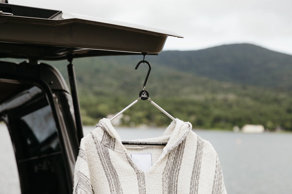 TRAVEL HANGER