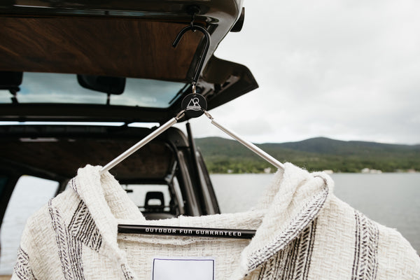 TRAVEL HANGER