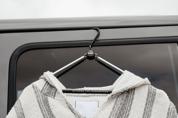 TRAVEL HANGER