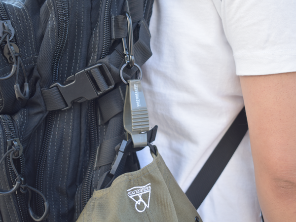 CARABINER CLIP