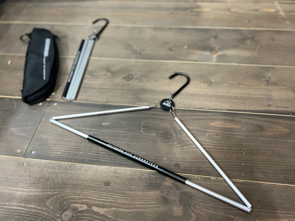 TRAVEL HANGER